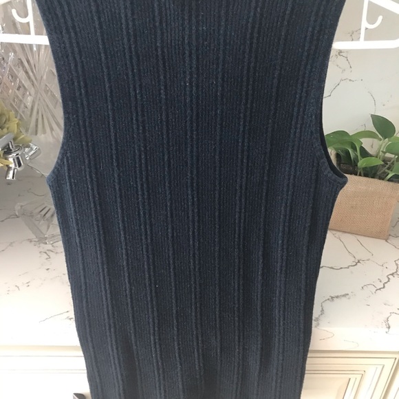 SOLD ON DEPOP Crop Top - Picture 2 of 3